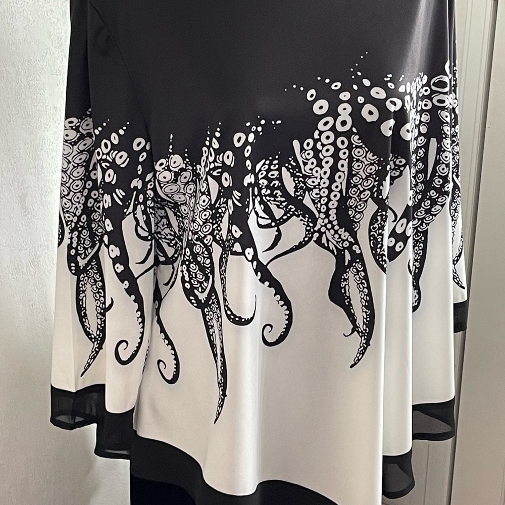 BLACK & WHITE BEAUTIFUL BLOUSE Asymmetric Hem Three Quarter Sleeve - Picture 3 of 6